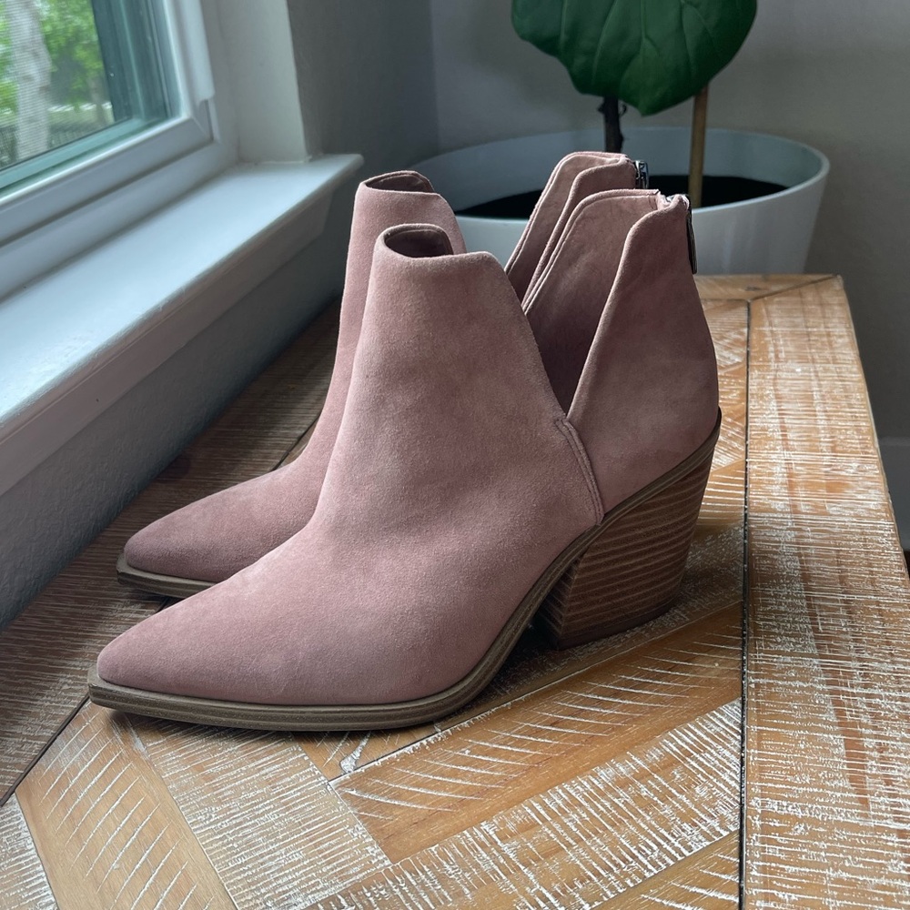 Vince Camuto Gigietta Pink cutout side Ankle Booties